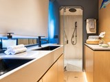 MC63p Offshore bathroom